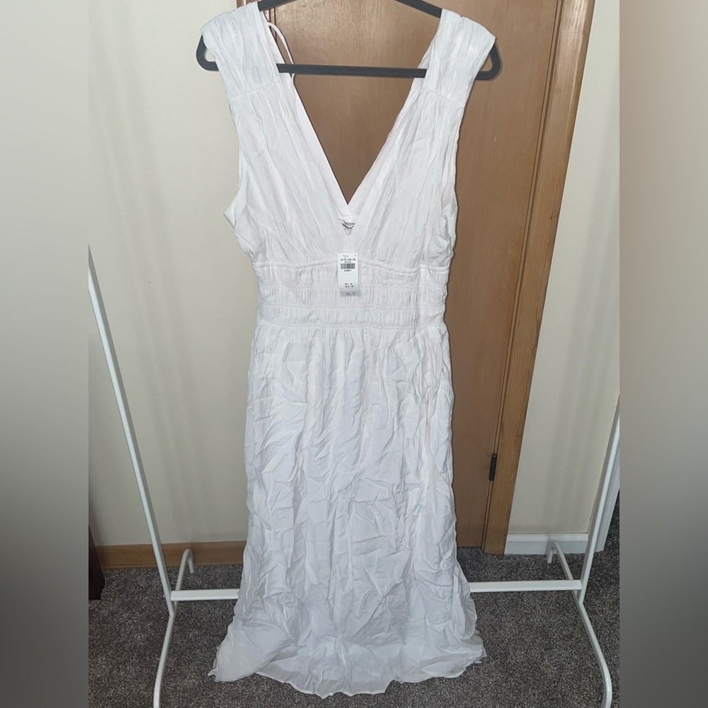 NWT Abercrombie & Fitch White V-Neck Midi Dress